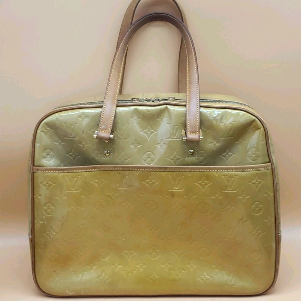 Authentic Louis Vuitton Vernis Shoulder Bag